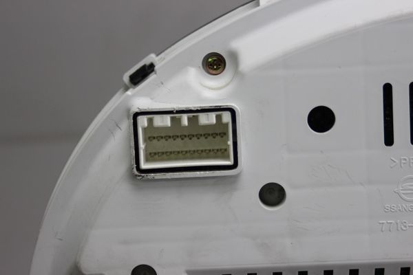 Licznik Zegar  Ssang Yong  Rexton 80220-08B10 Dies