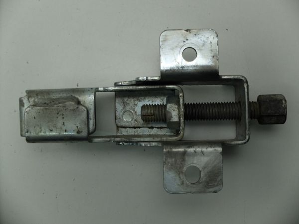 Elevador De La Rueda  Dacia Duster 572210001R