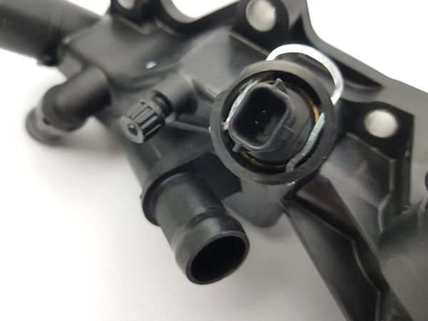 Caja Termostato Nueva Original Renault Clio 4 Megane 4 1.2 TCe 110600353R